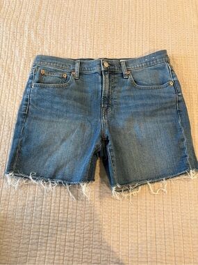 GAP Women’s Girlfriend Mid-rise Shorts